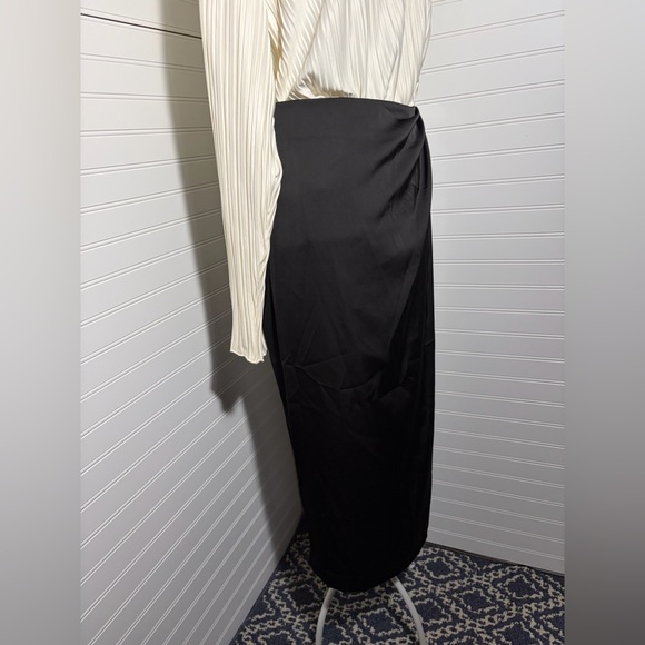 Donna Karan Black Midi Skirt - Picture 4 of 5